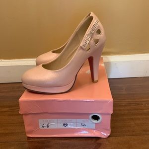 Blush pink heels size 32